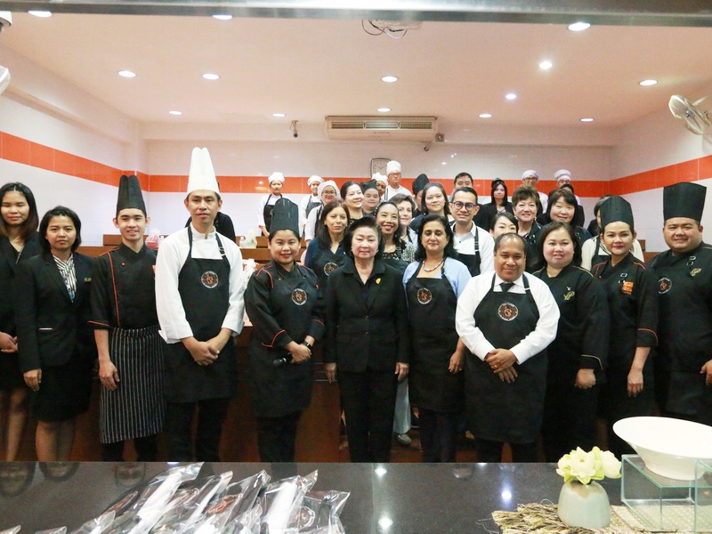 ต้อนรับภริยาฑูต และกลุ่มสตรีในสถานฑูตในโครงการ The Pride of Thailand : Thai Cuisine