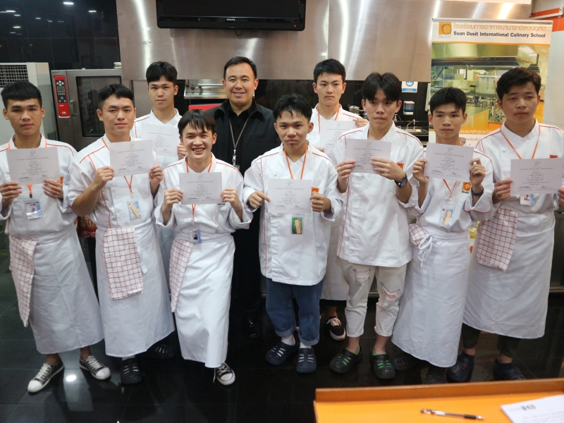 พิธีปิดการอบรมการทำอาหารไทยให้กับคณะนักเรียนเทคนิคการทำอาหารหัวหนานกว่างซี
