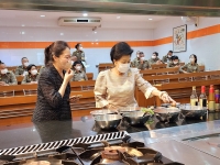 กิจกรรมการสาธิตและฝึกปฏิบัติการทำอาหารจีน ในเมนู "เกี๊ยวแบบจีน"