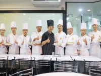 อบรมการประกอบอาหารไทยภาคกลางให้กับนักเรียนโรงเรียนเทคนิคการทำอาหารหัวหนานกว่างซี