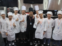 อบรมการประกอบอาหารไทย ให้กับนักเรียนโรงเรียนเทคนิคการทำอาหารหัวหนานกว่างซี (วันที่ 2) 